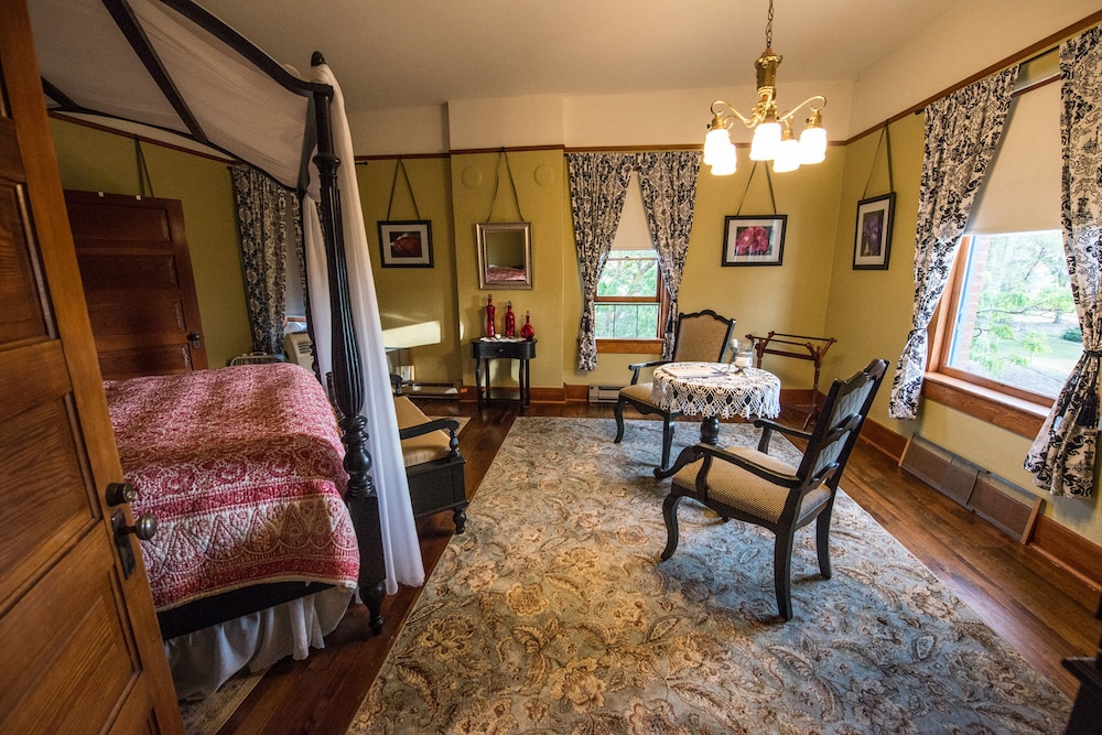 Balch Hotel 17/50