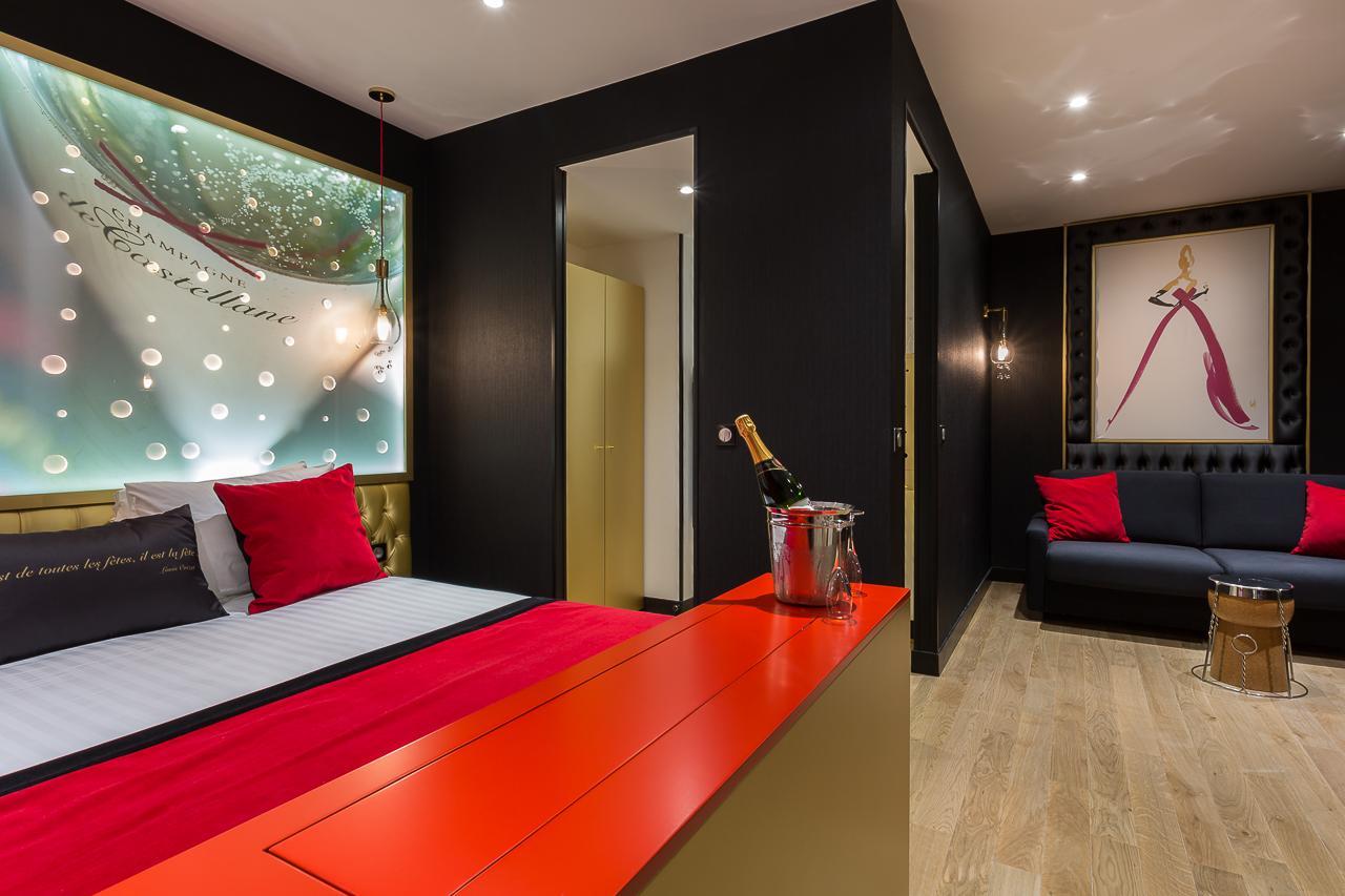 Suite, King Bed, Sofa