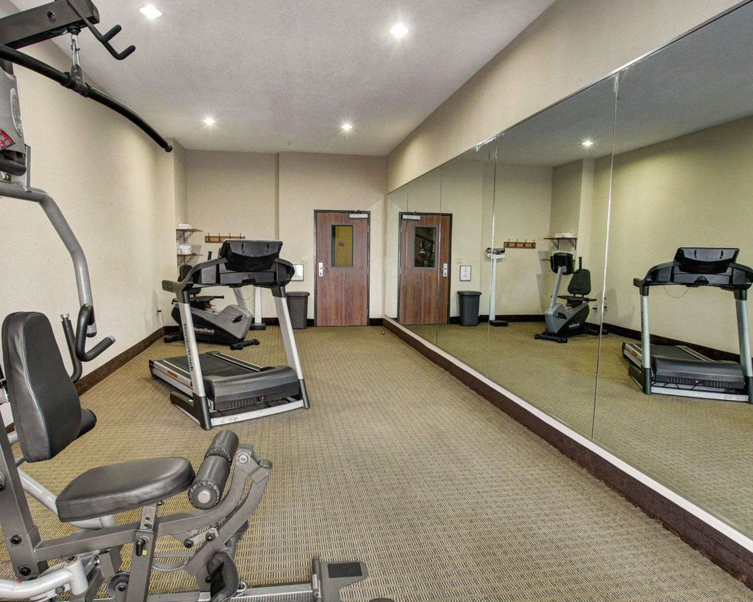 Comfort Inn And Suites Alvarado, TX 21/45