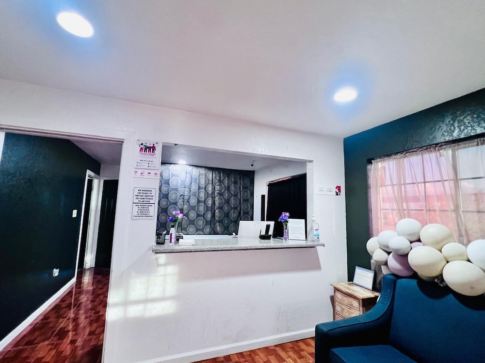 Lobby at OYO Garden Inn and Suites Pearsall I-35 East, PEARSALL - TX