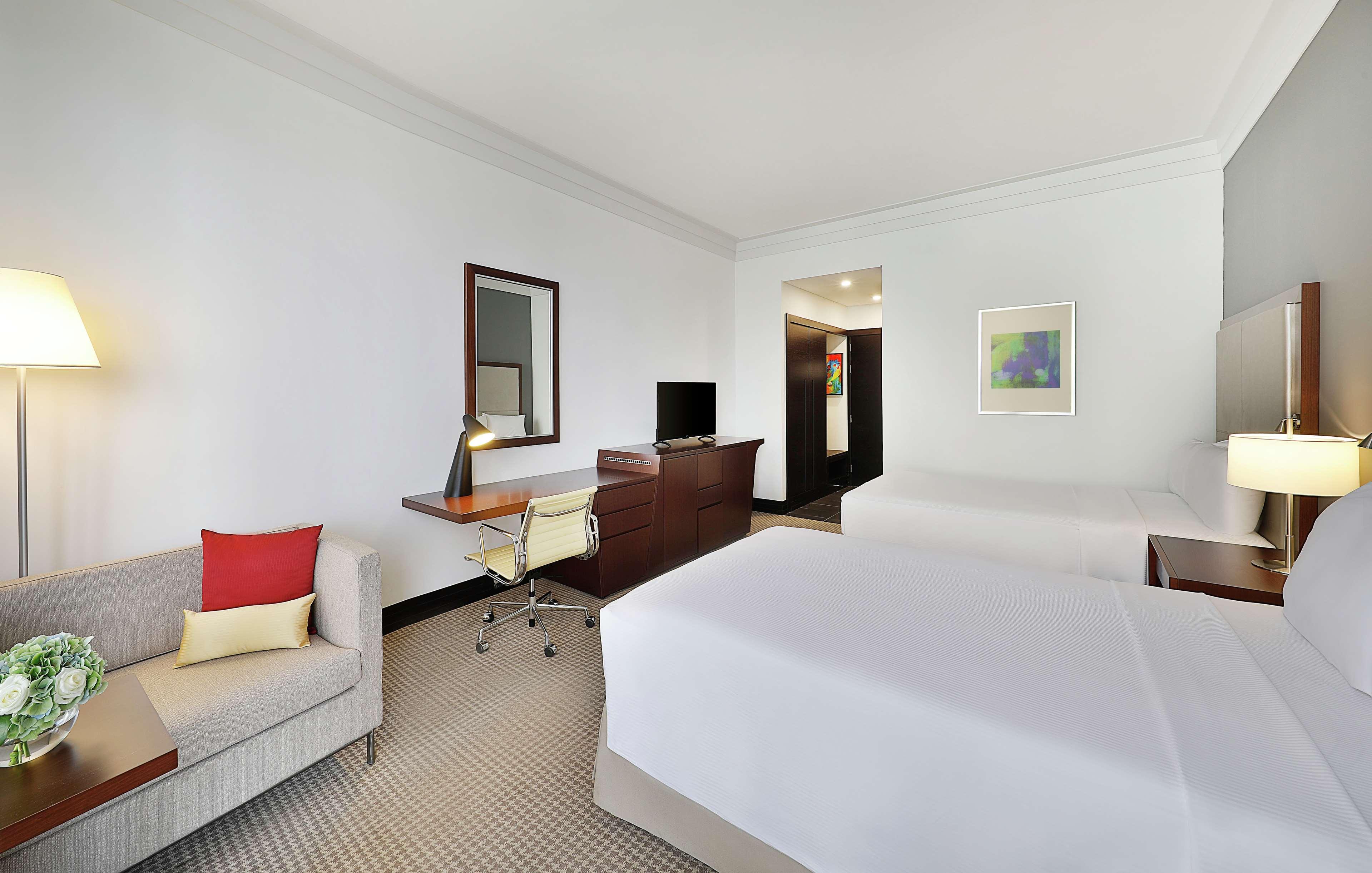 DELUXE, TWIN BEDS