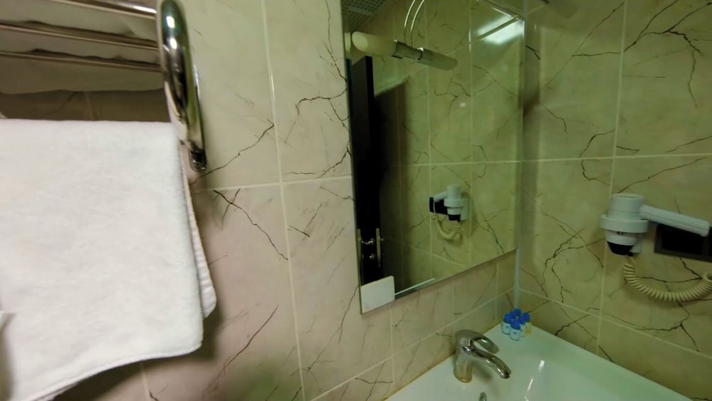 Sapran Deluxe Hotel 49/50