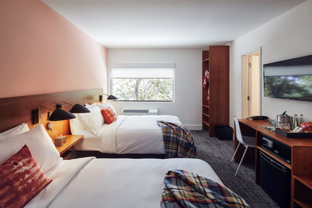 STANDARD, 2 DOUBLE BEDS