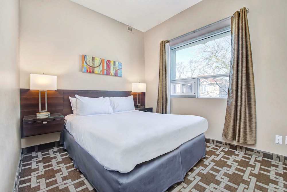 Willowdale Hotel Toronto North York 7/25