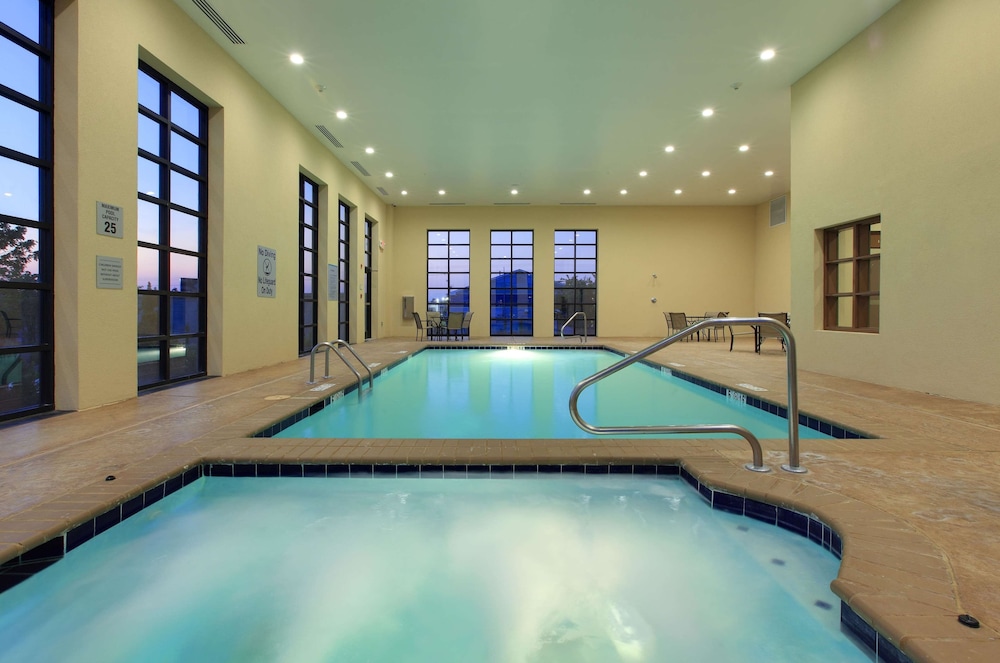 La Quinta Inn Suites By Wyndham Memphis Wolfchase 32/63