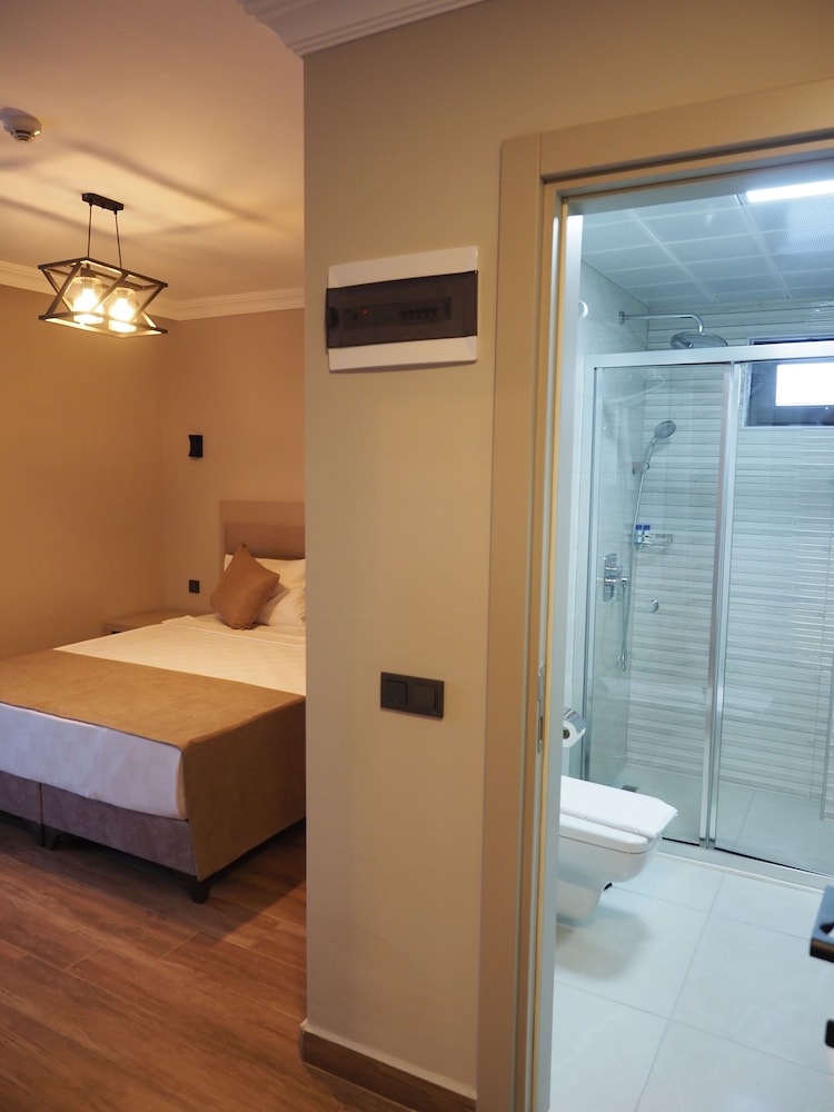 Comfort, Queen Bed, City View, Balcony