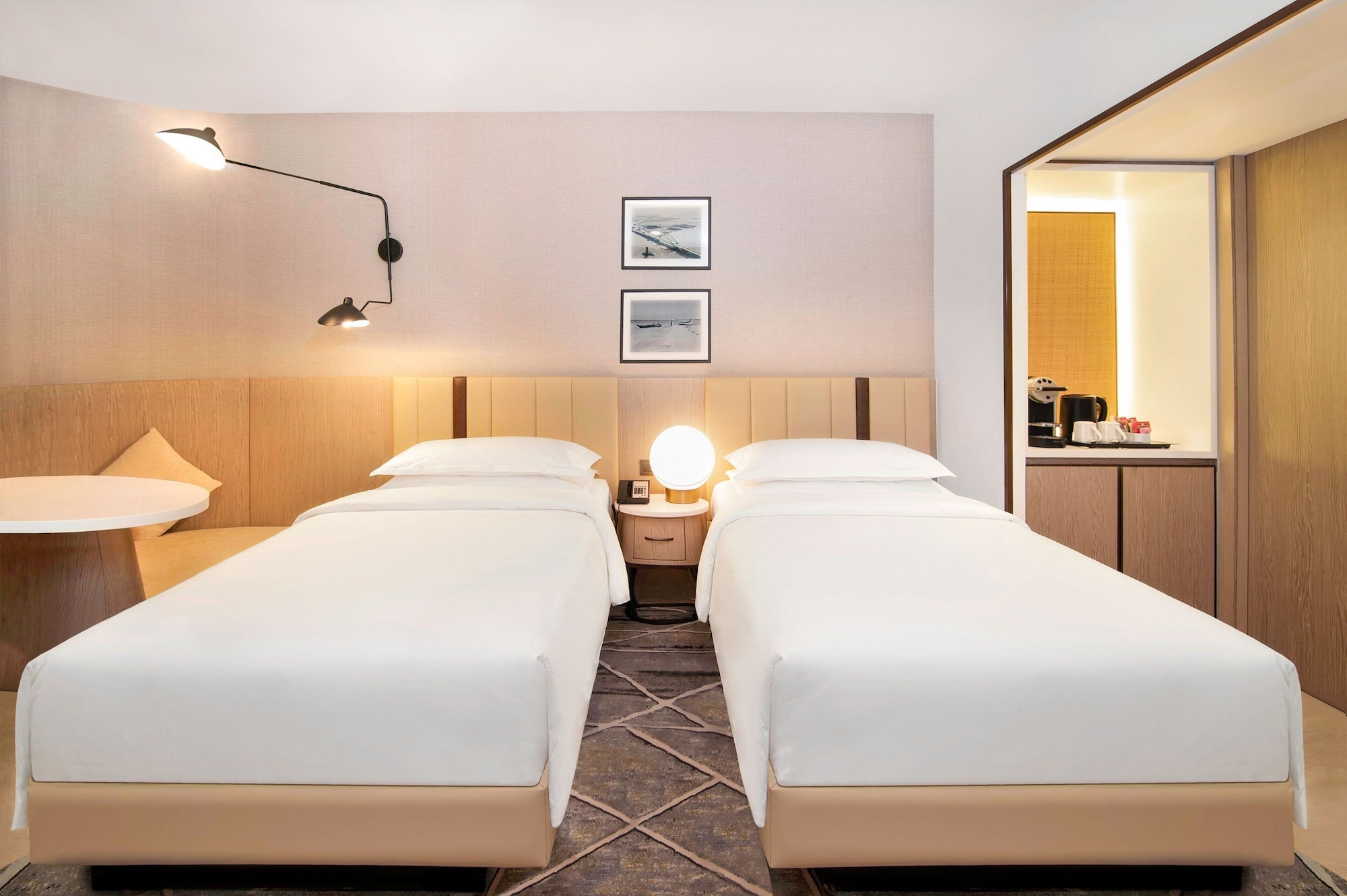 Club, King Bed, Resort View