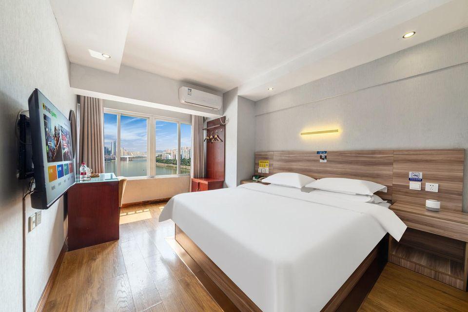Room, Queen Bed, River View