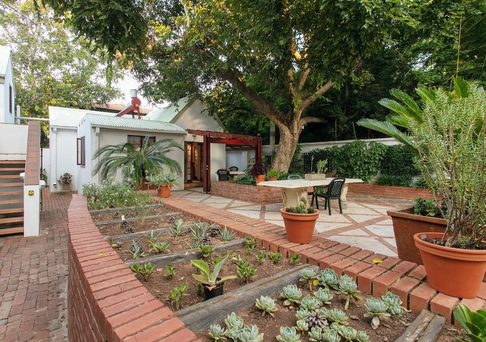 Bed And Breakfast In Waterkloof 44/50