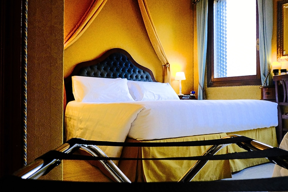 Exclusive, Tower, Queen Bed, City View