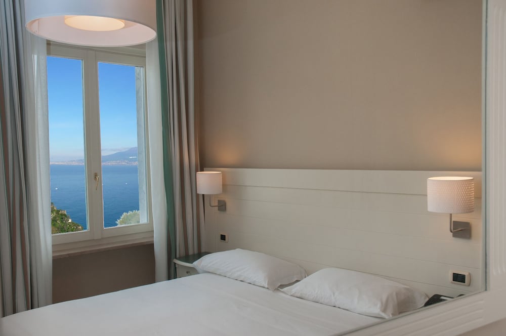Astoria Vico Hotel 12/64