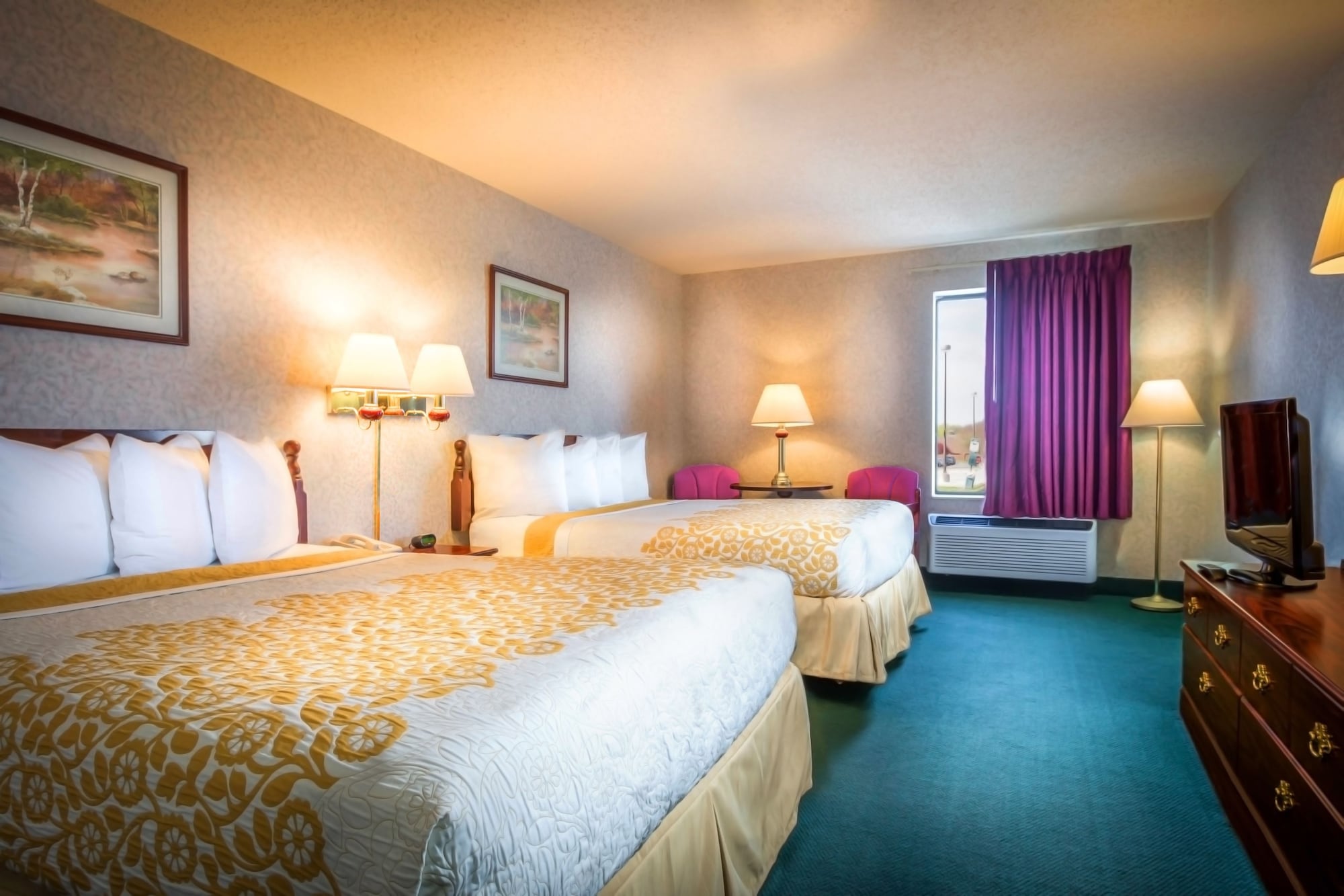 ROOM, 2 DOUBLE BEDS