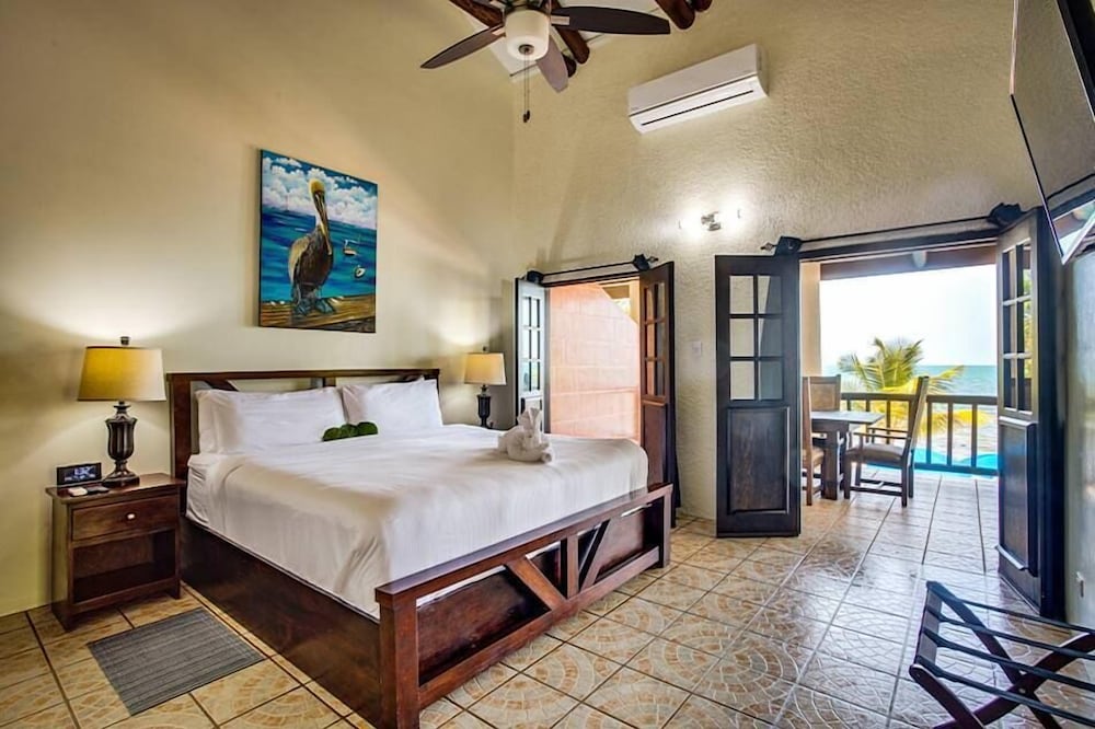 Mariposa Beach Suites 7/50