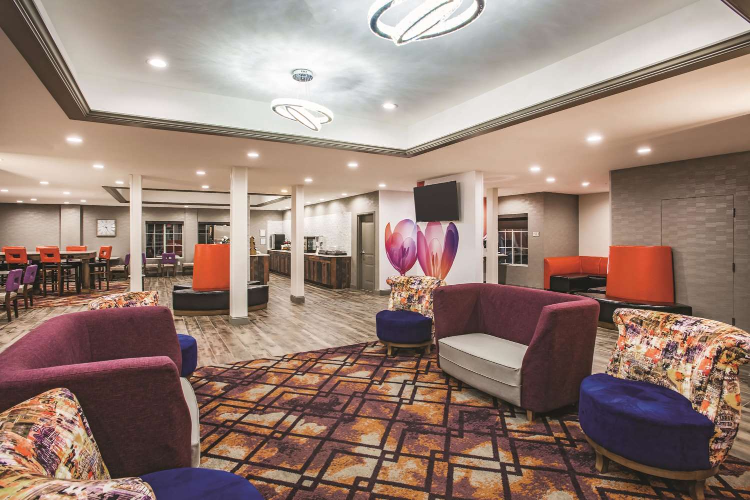 La Quinta Inn & Suites by Wyndham Chambersburg 9/17
