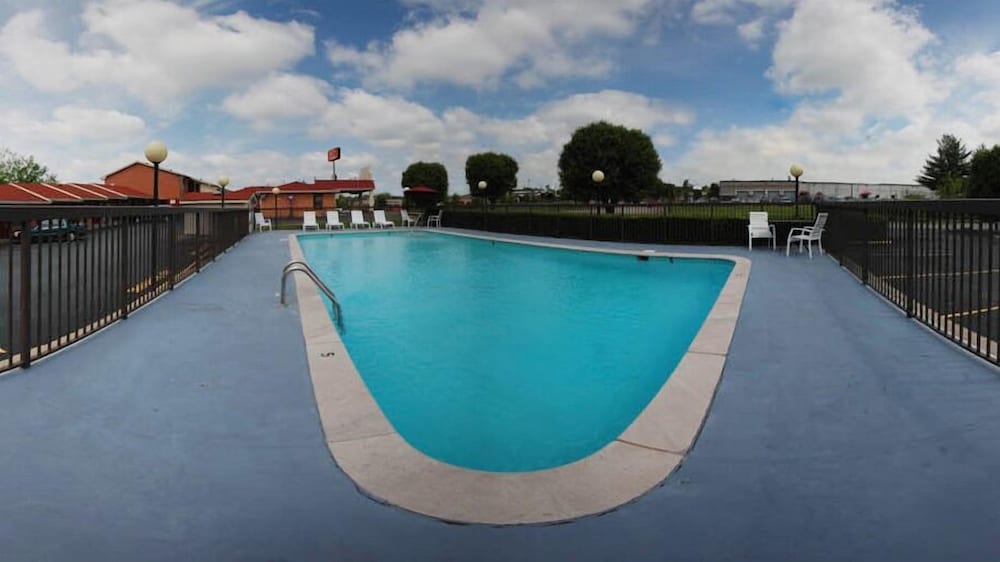 Econo Lodge Thomaston 4/35