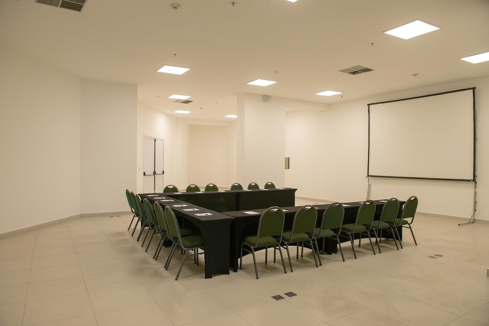 Americas Barra Hotel 55/61