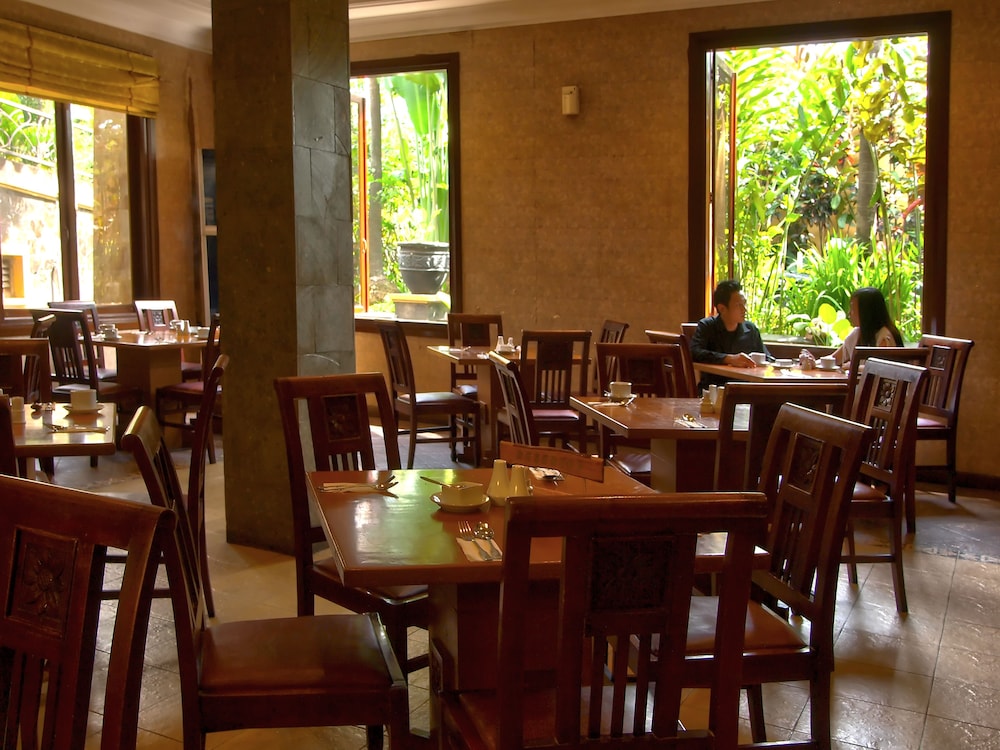 Lotus Garden Hotel 27/43