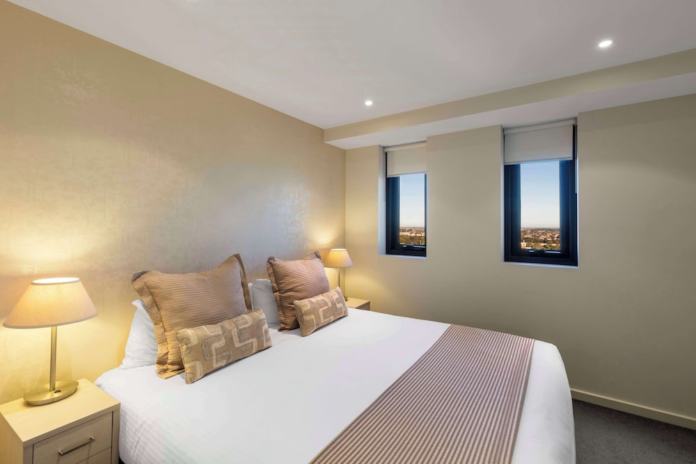 1 Bedroom, King Bed, Sky View