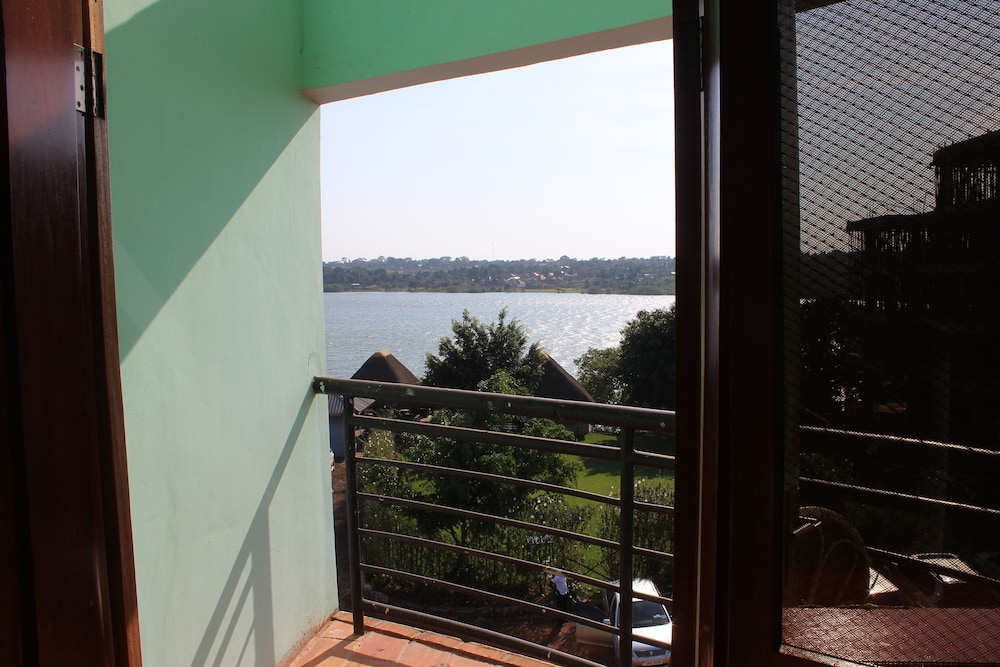 Sky Beach Hotel 46/67
