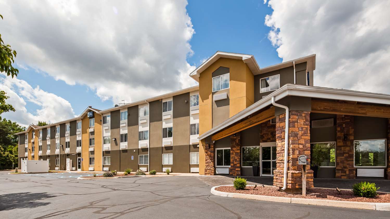 Best Western Dewitt 41/42