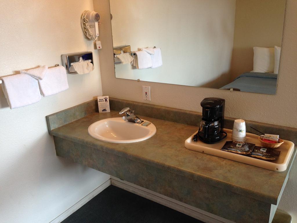 Redwood Inn 28/28