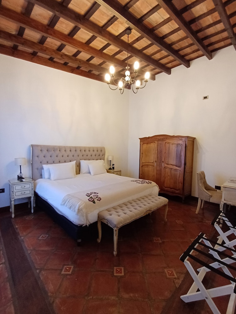 Iraola Hotel Boutique 9/24