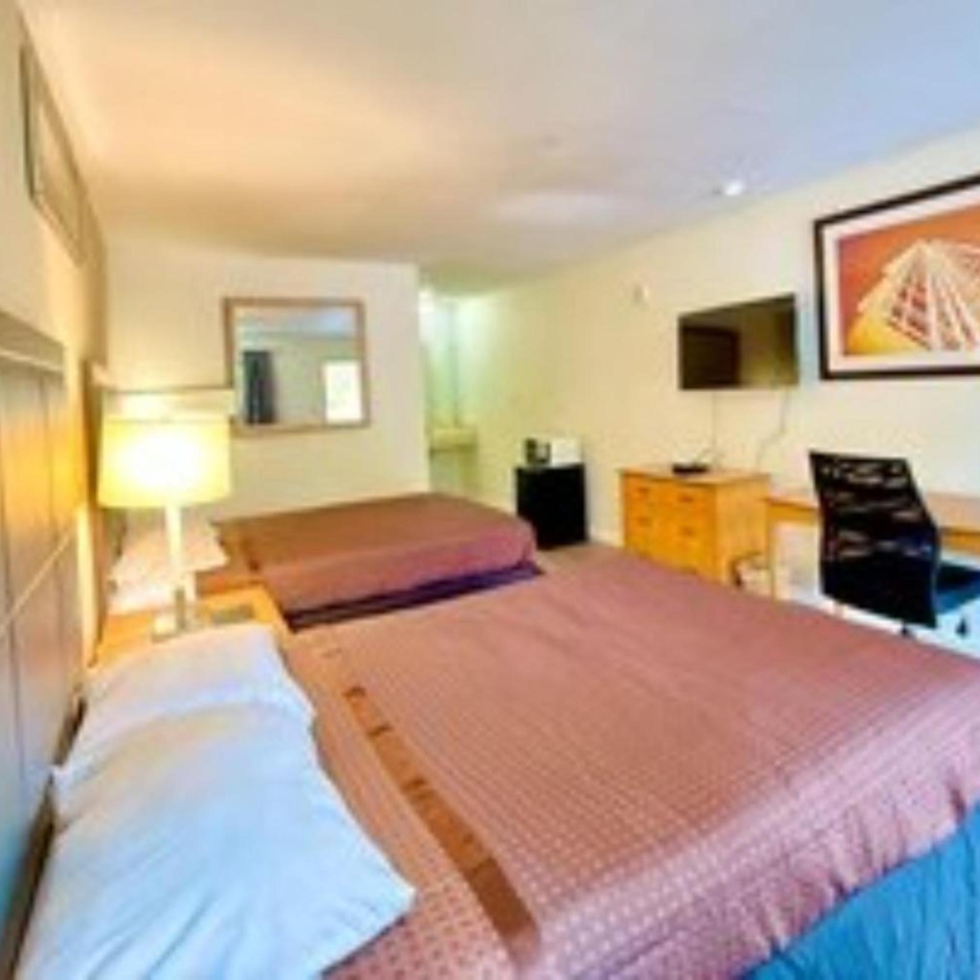 Suite- 2 Full Beds Non-Smoking