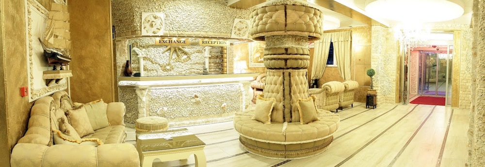 Bali Colosseum Hotel 50/50