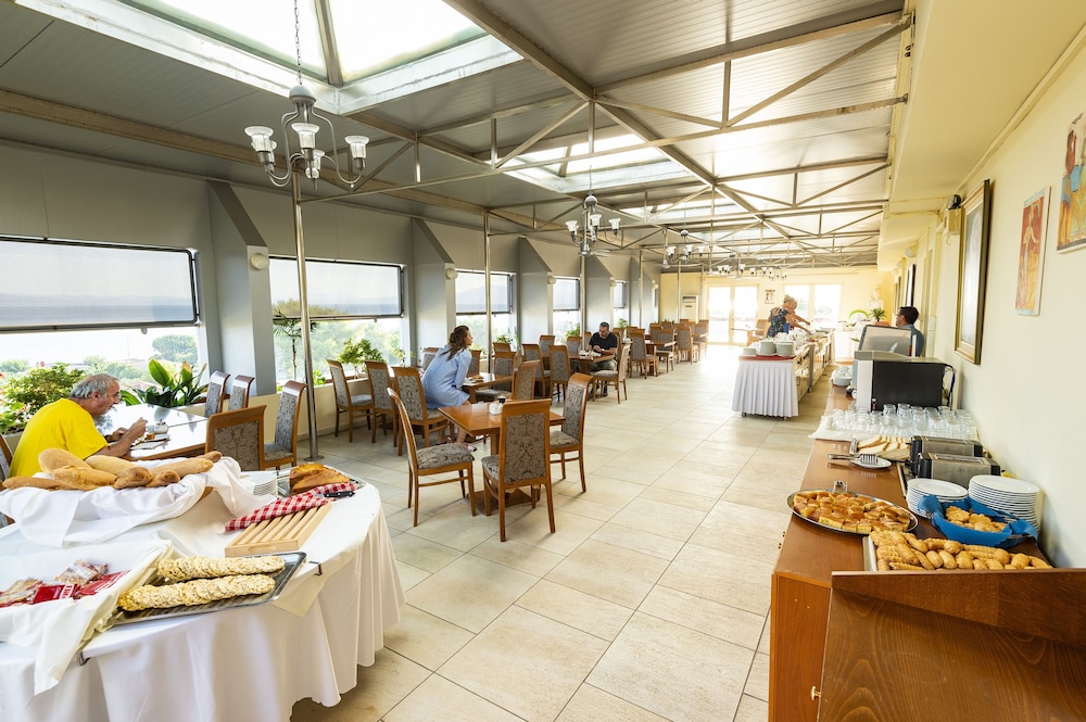 Dolphin Hotel Resort And Conference 35/43