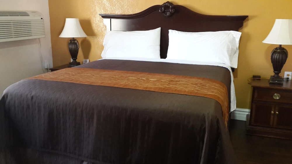 American Regency Inn Ex Rodeway Inn At Route 66 7/35
