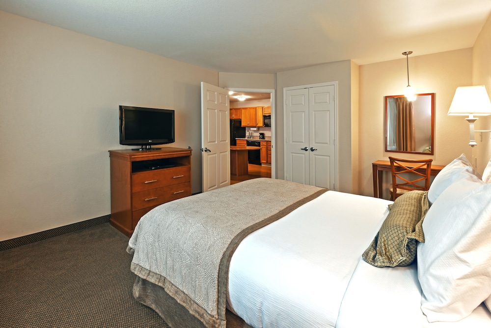 Candlewood Suites Pearland 11/37