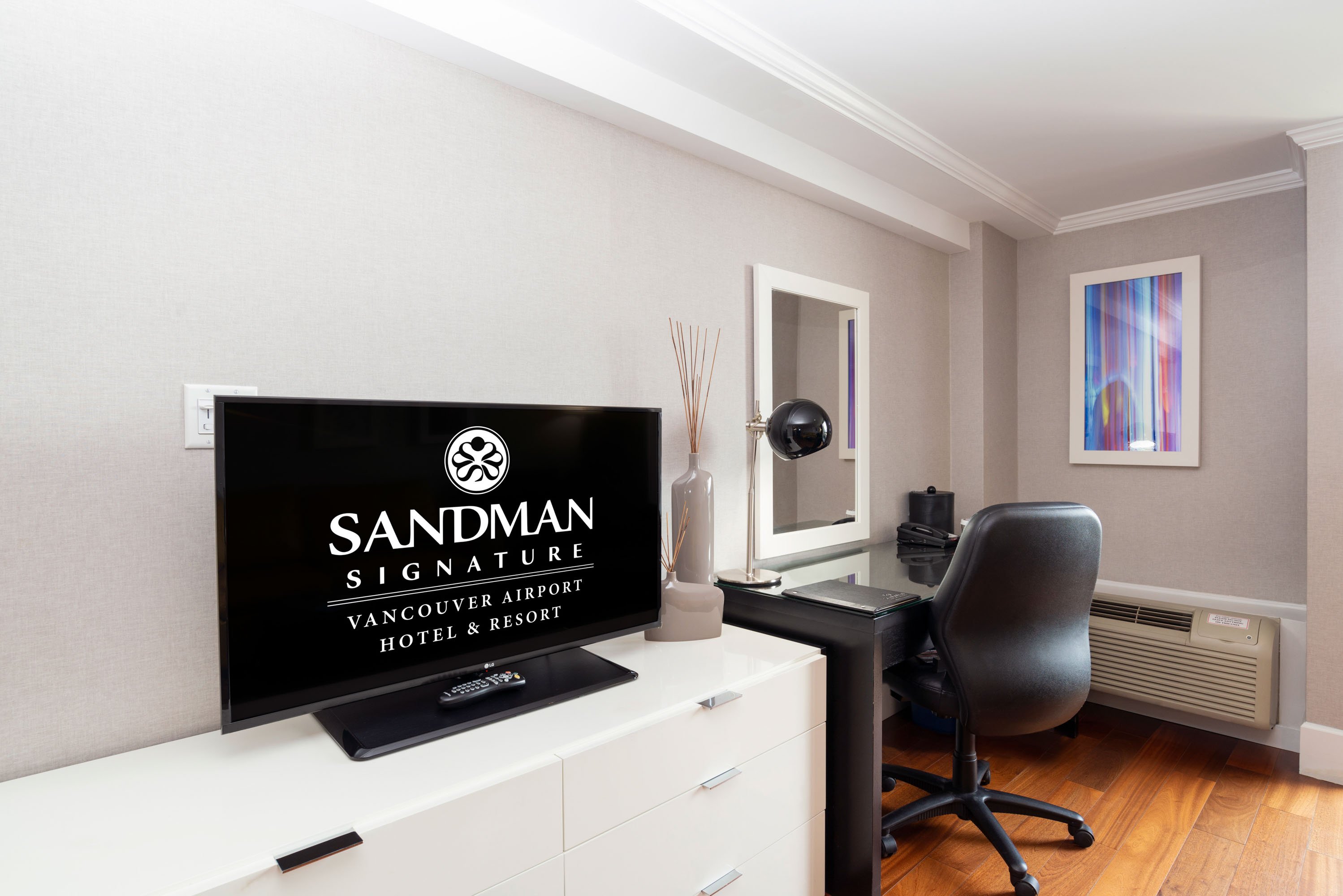 Sandman Signature Vancouver Airport Hotel 69/77