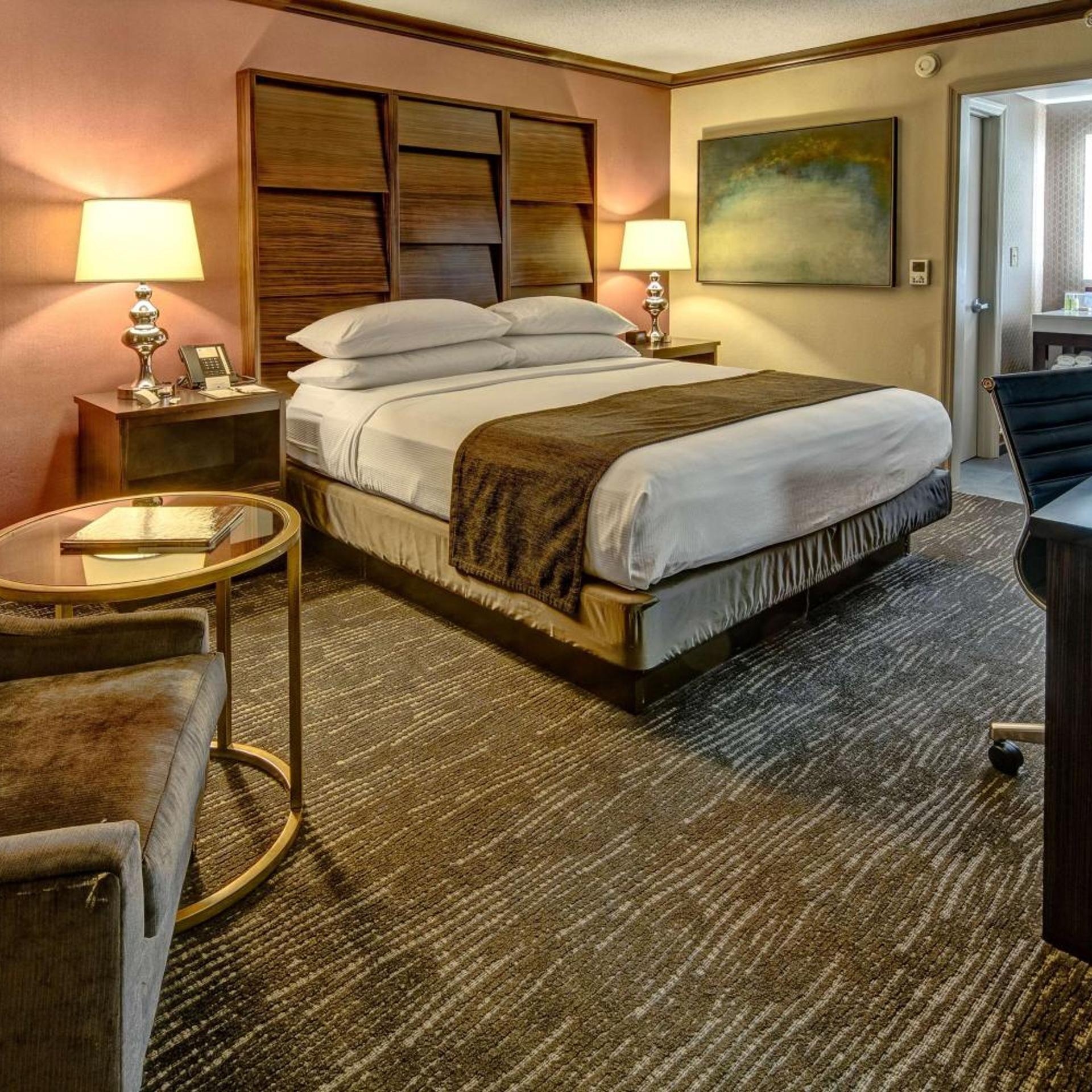 Room, King Bed, Atrium View
