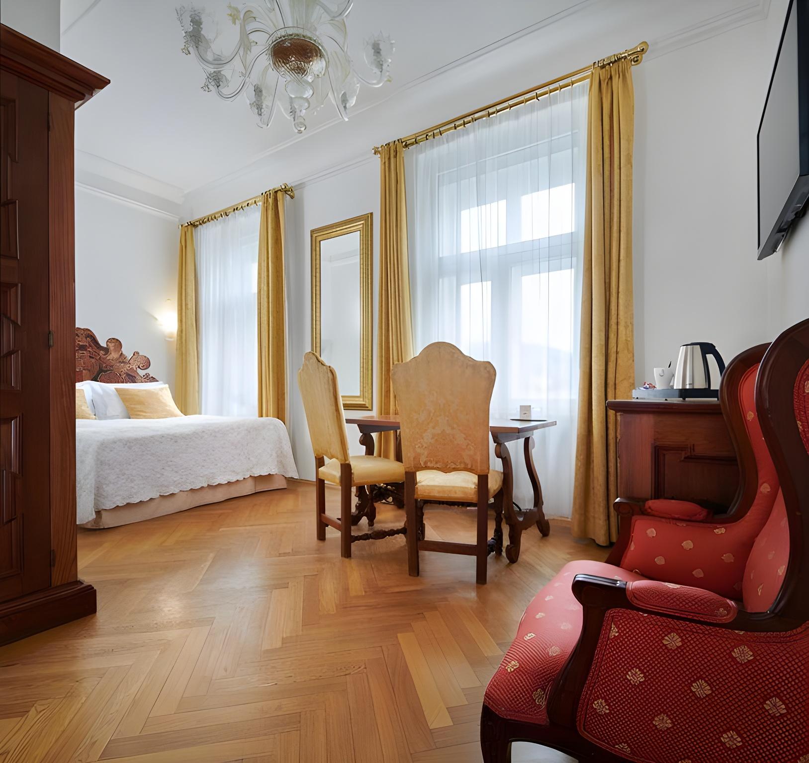 Room, Riverside
