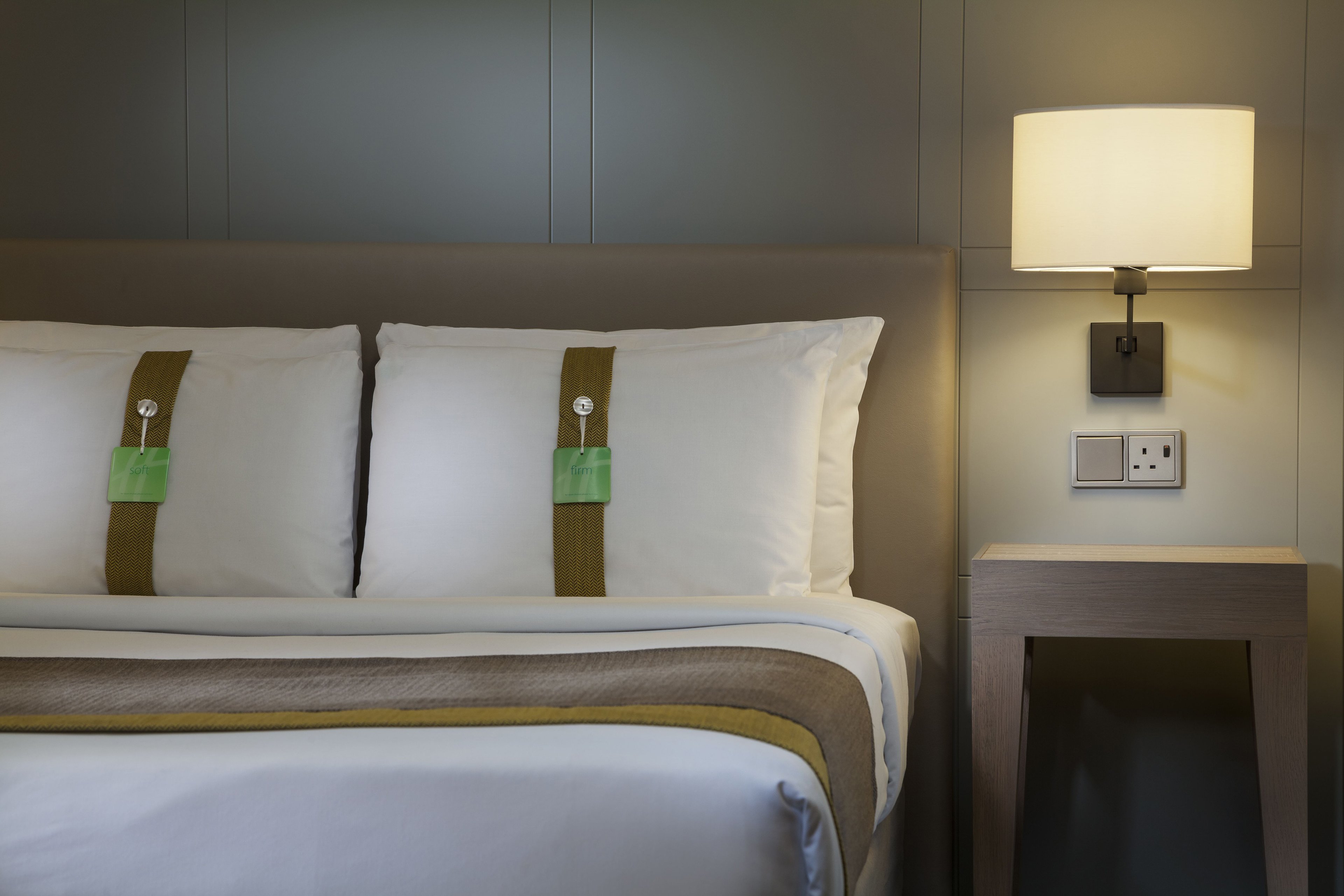 HOLIDAY INN LONDON HEATHROW M4J4 34/62