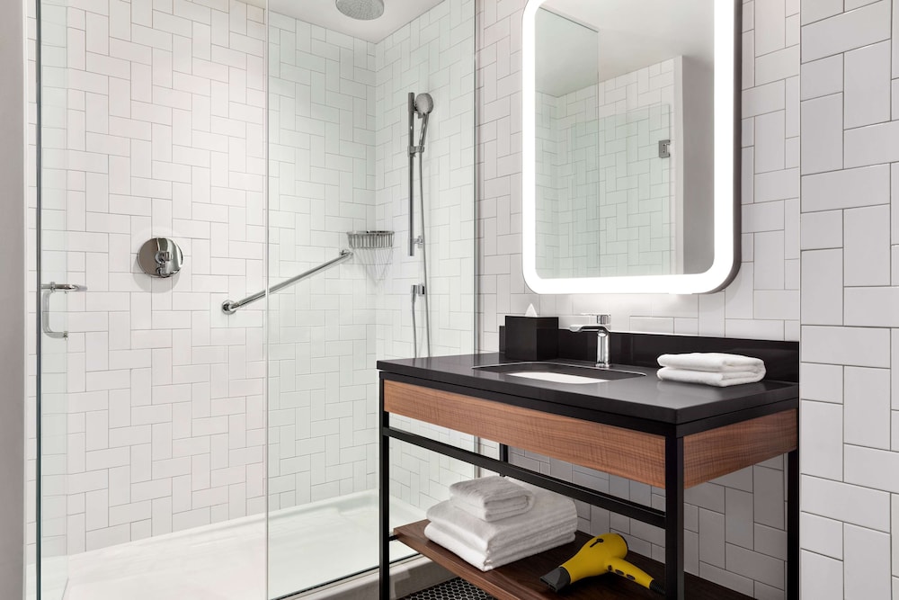 Hyatt Centric Montreal 38/39