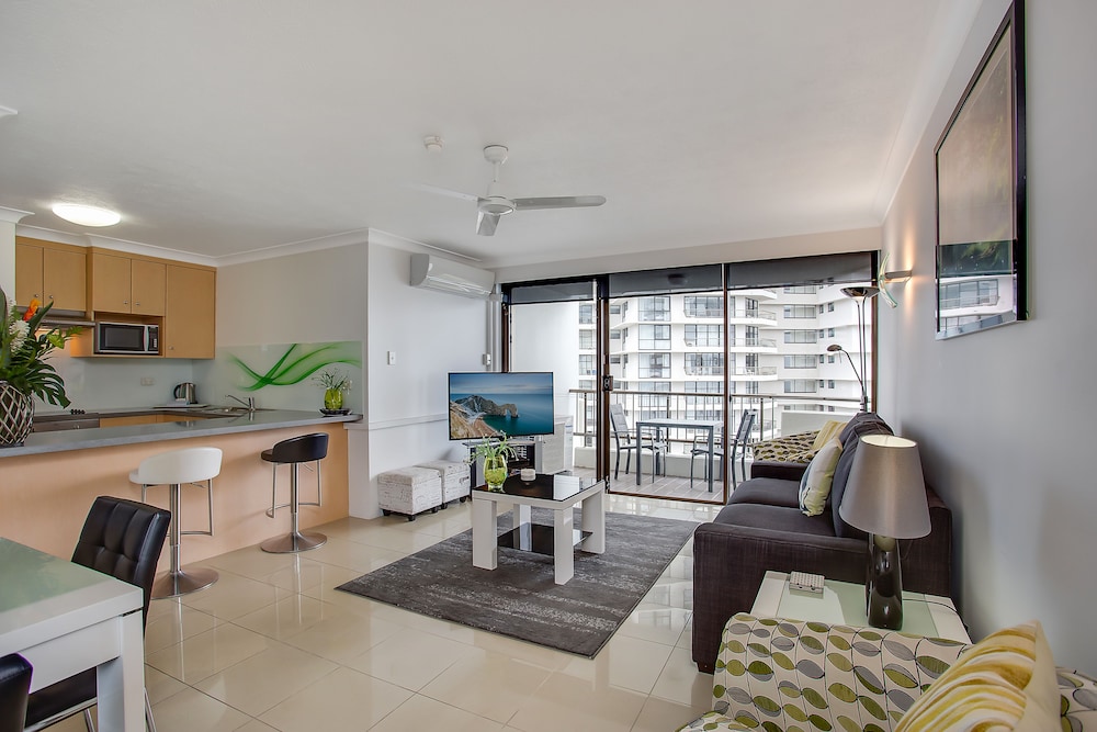 Pacific Resort Broadbeach 51/77
