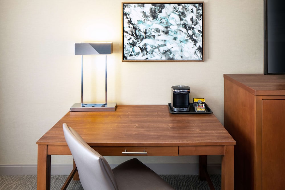 DoubleTree by Hilton Ann Arbor North (ex Holiday Inn Ann Arbor-Near The Univ. Of Mi) 47/49