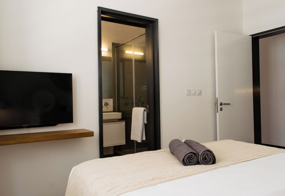 2 BEDROOMS, DELUXE, APARTMENT