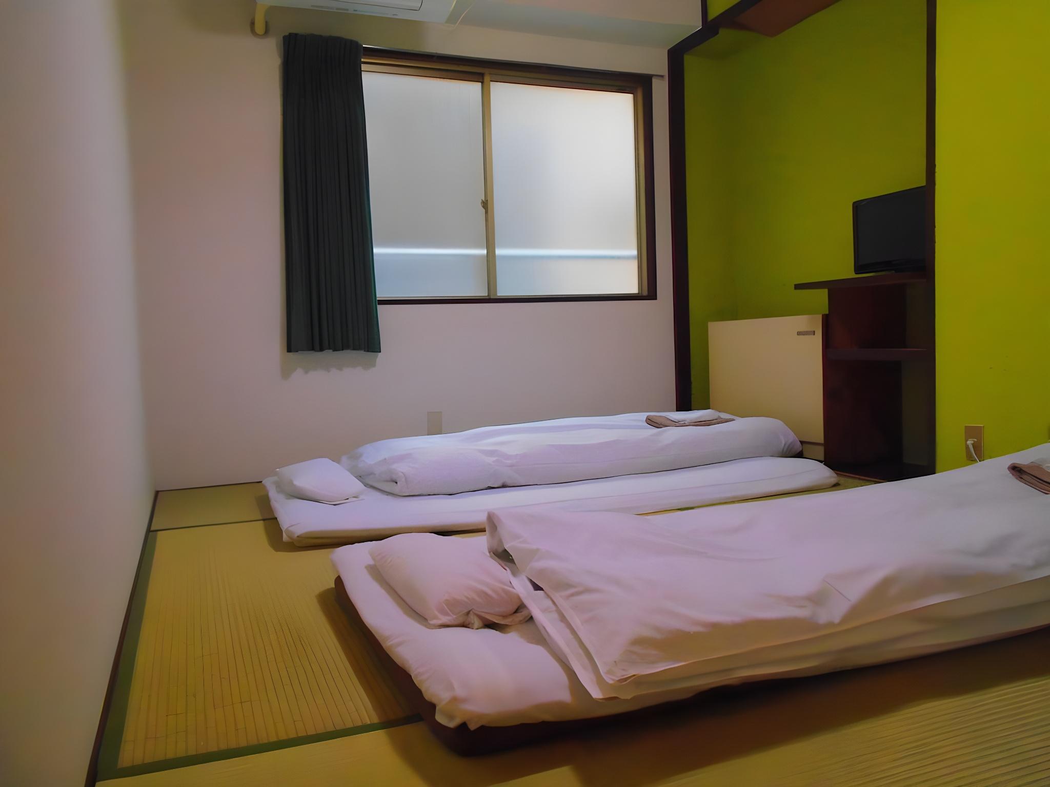 JAPANESE, TWIN BEDS, SHARED BATHROOM