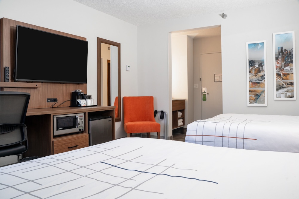 La Quinta Inn & Suites by Wyndham Nashville Airport 27/63