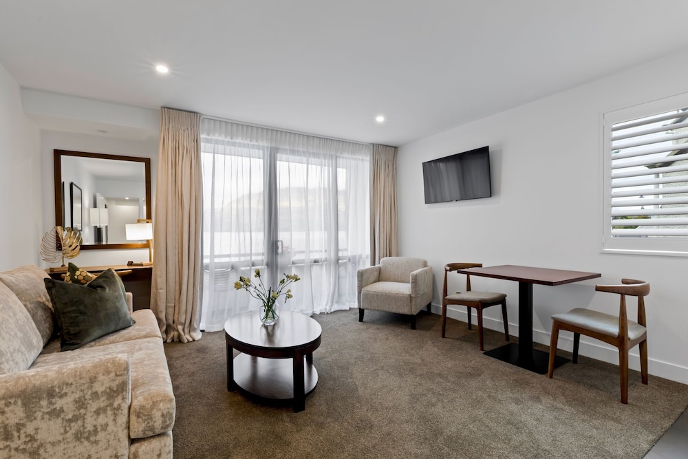 Queenstown House Lakeside Apartments 9/16