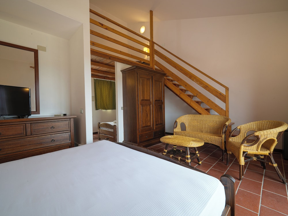 ROOM, QUADRUPLE