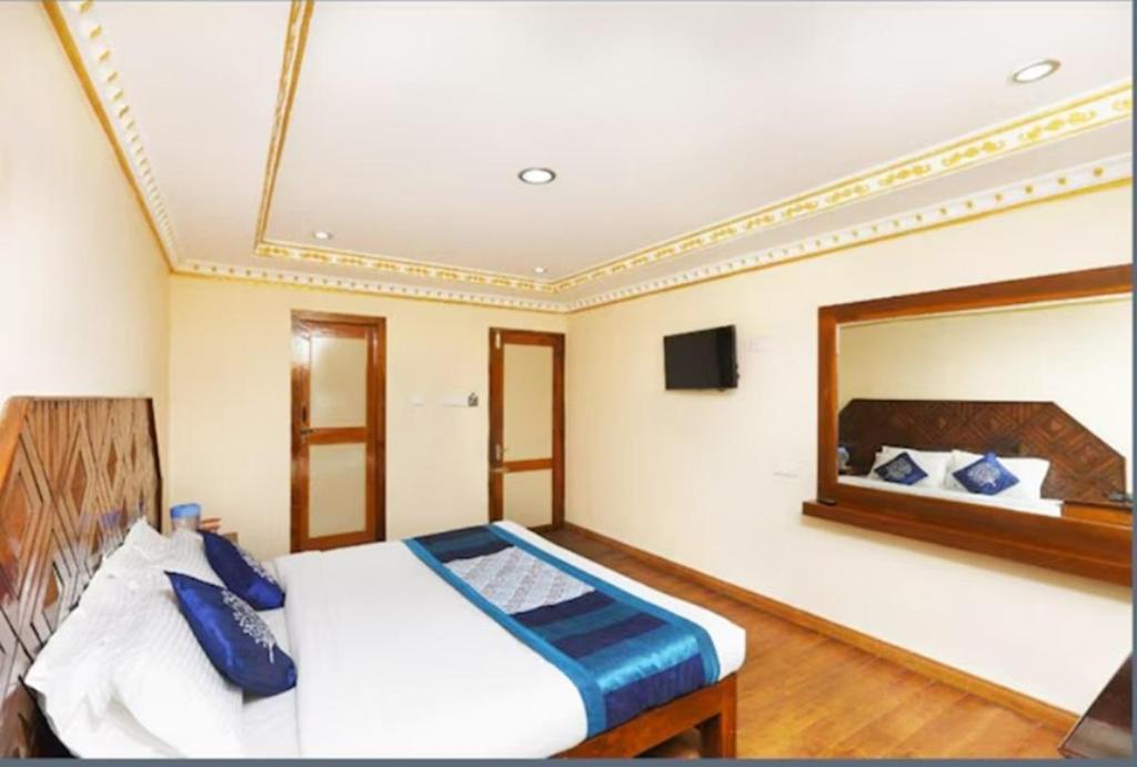 Hotel Gurupriya 9/17