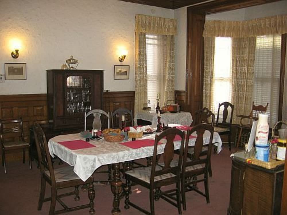 Olde Judge Mansion 26/31