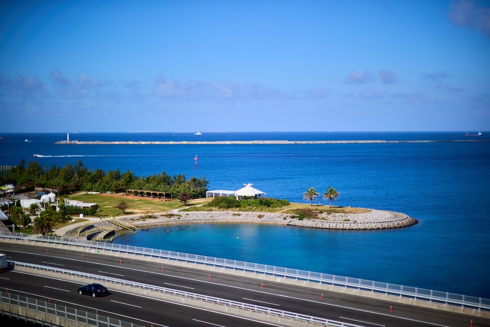 Naha Beach Side Hotel 70/71