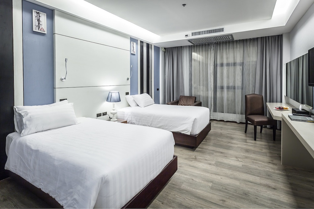 Alvarez Hotel 25/65