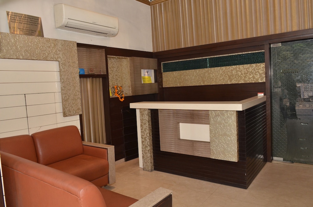 FabHotel KK Continental Albert Rd 39/42