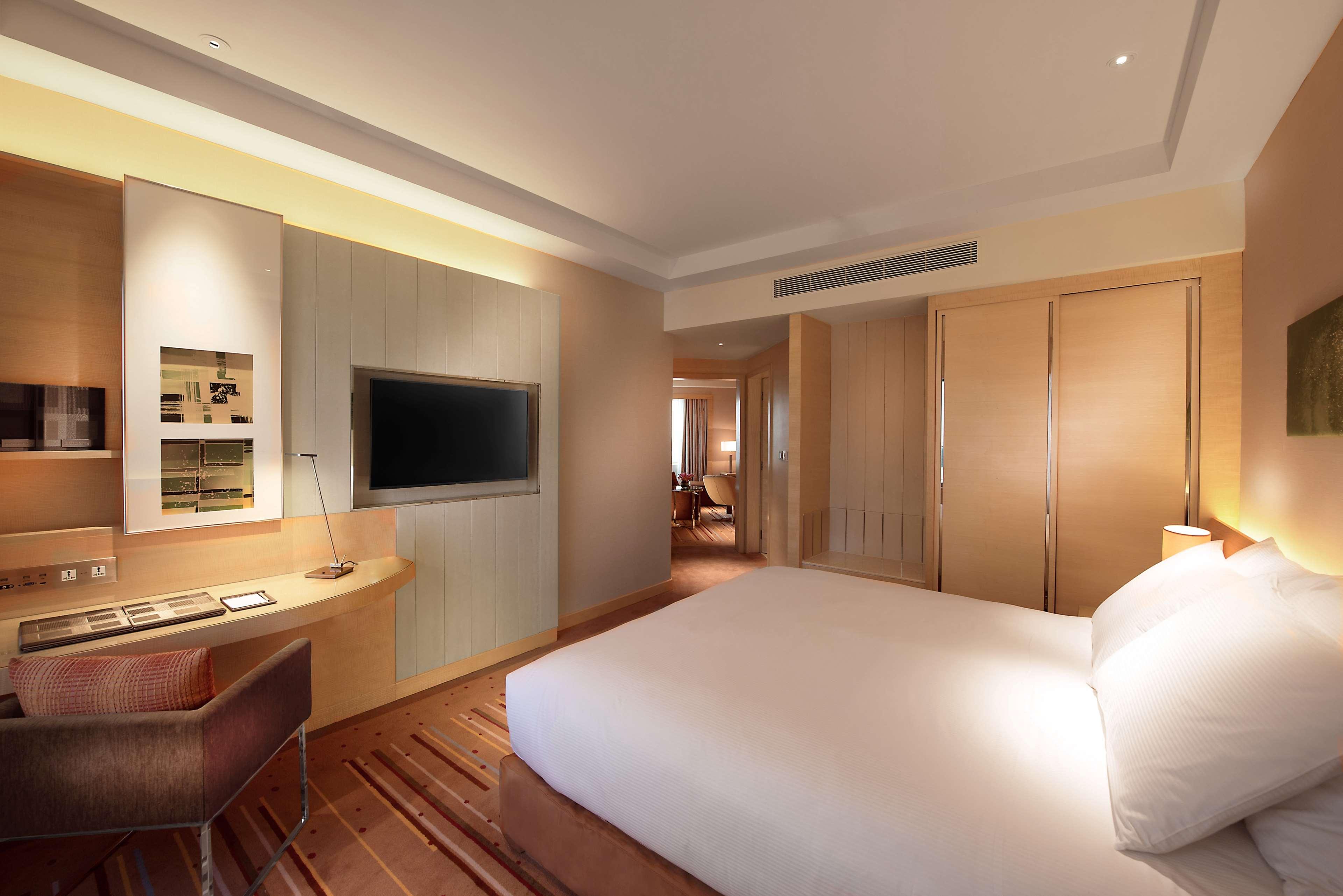 2 BEDROOMS, FAMILY SUITE, DELUXE, LOUNGE ACCESS