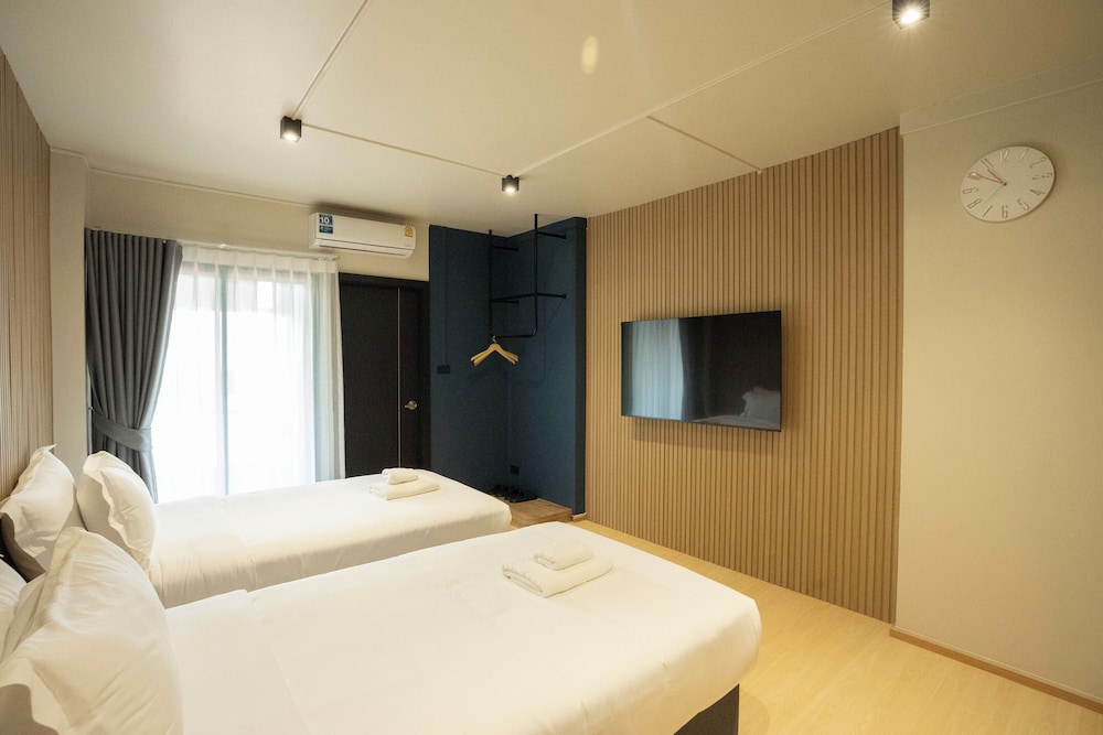 Standard, Twin Beds